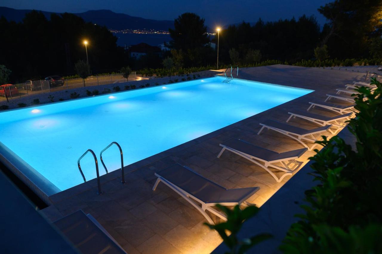 Malo More Resort Arbanija 外观 照片