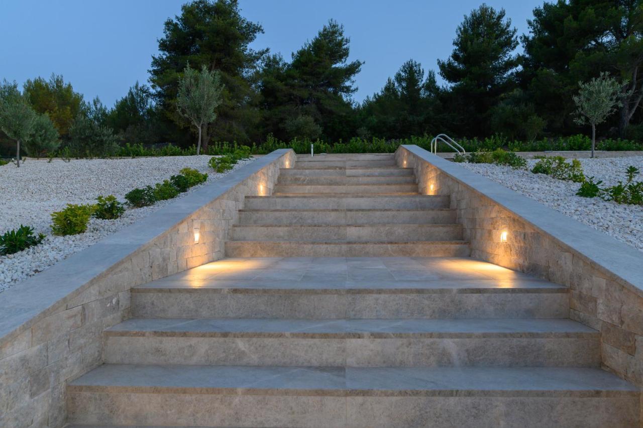 Malo More Resort Arbanija 外观 照片