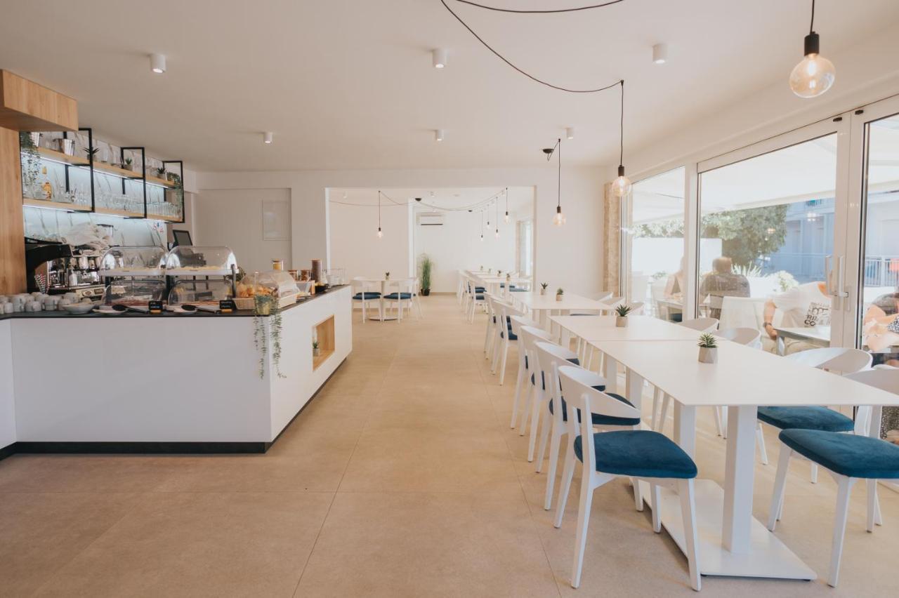 Malo More Resort Arbanija 外观 照片
